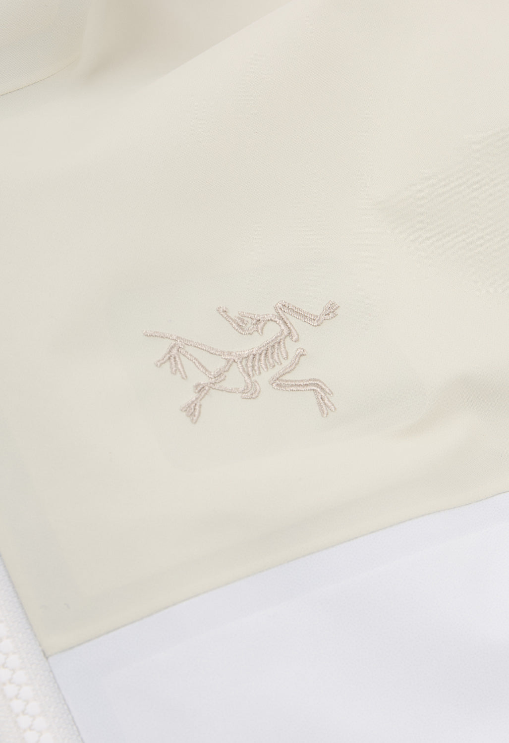 Arc'teryx Women's Beta Jacket - Sea Salt / Arctic Silk