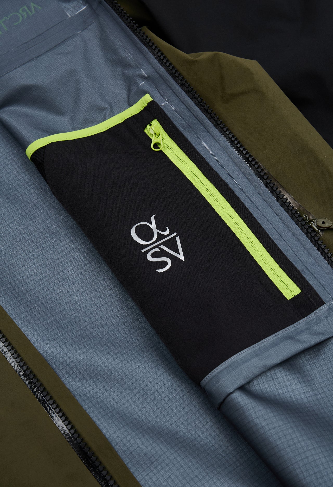 Arc'teryx Men's Alpha SV Jacket - Spotlight