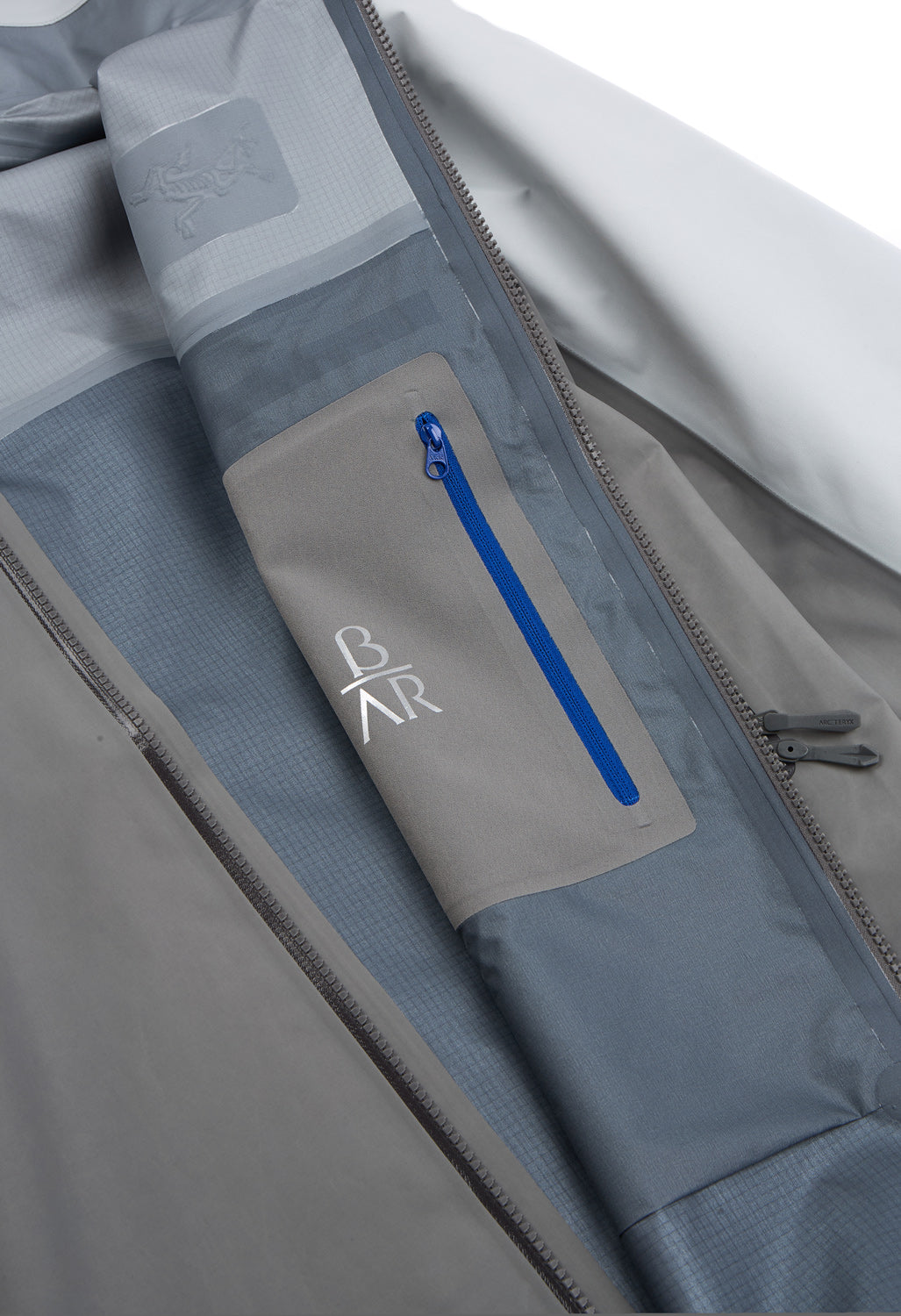 Arc'teryx Men's Beta AR Jacket - Solitude / Void