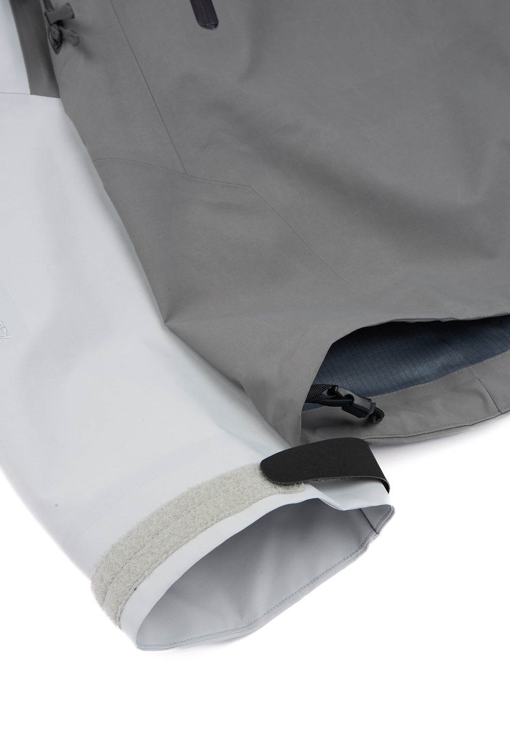Arc'teryx Men's Beta AR Jacket - Solitude / Void