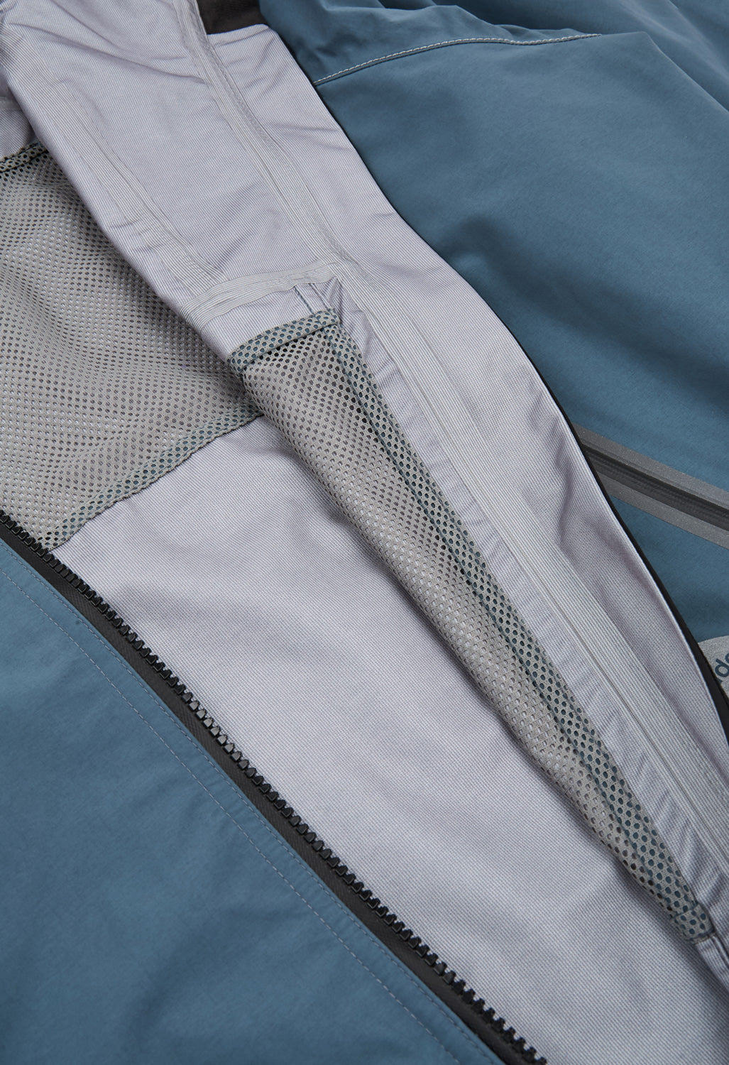 and wander Men's Loose Fitting Rain Jacket - Blue Grey