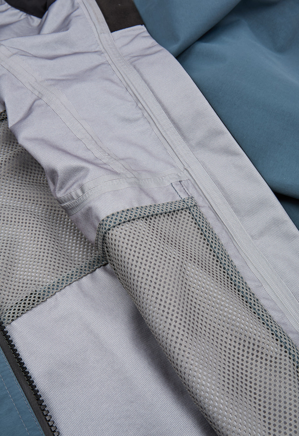 and wander Women's Loose Fitting Rain Jacket - Blue Grey