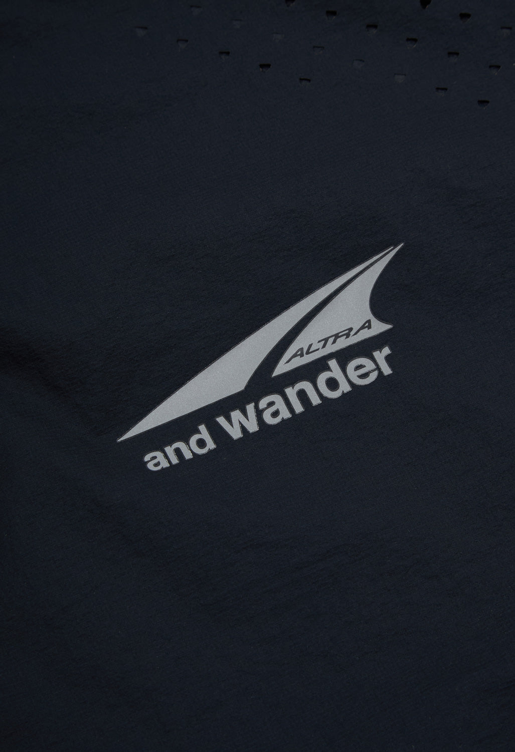 and wander x Altra Ventilation Wind Jacket - Navy