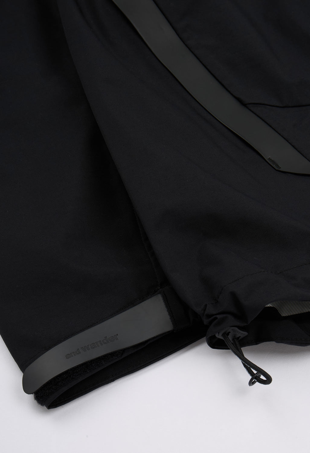 and wander Women's 2.5L Hiker Rain Jacket - Black