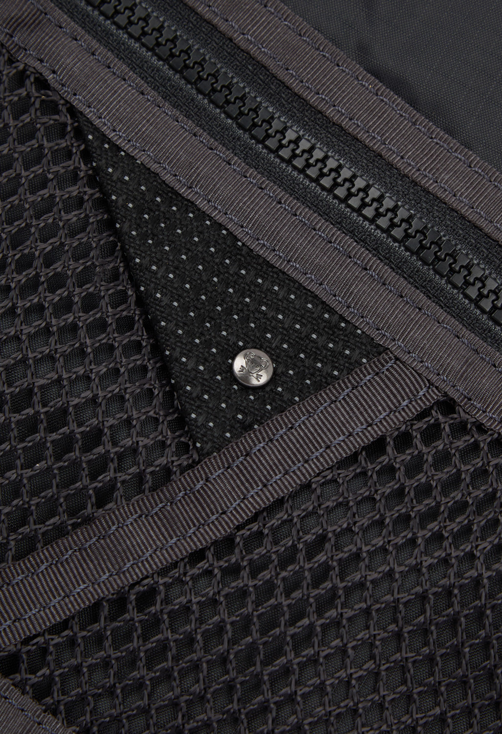 Klattermusen Algir Foldover Bag - Raven