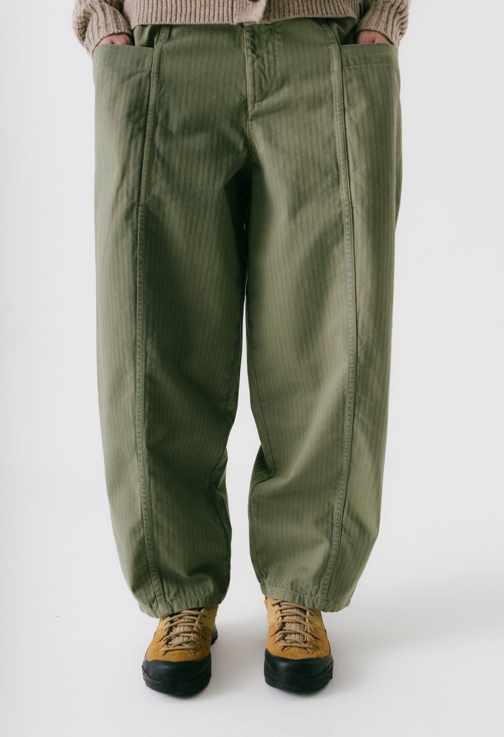 Finisterre Women's Croft Barrel Trousers - Bayleaf
